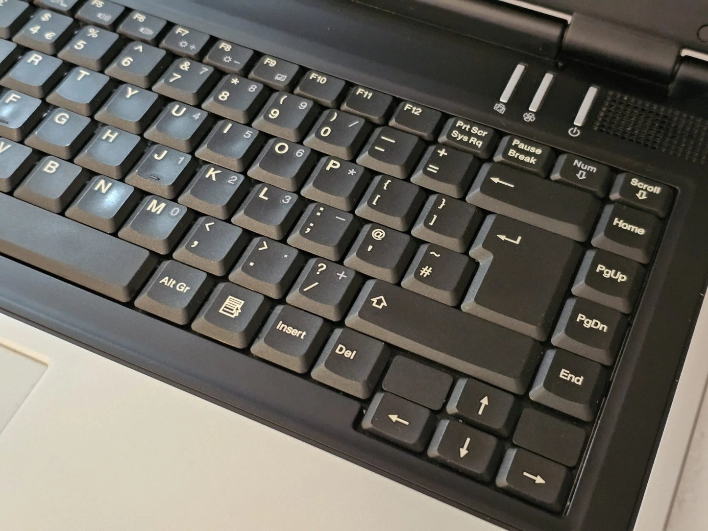 Fujitsu Amilo Pi 2515 - Intel Core 2 Duo T5250 - 2GB Ram - No Storage