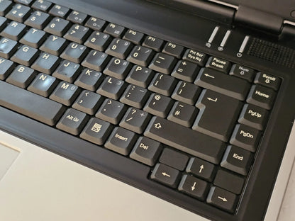 Fujitsu Amilo Pi 2515 - Intel Core 2 Duo T5250 - 2GB Ram - No Storage